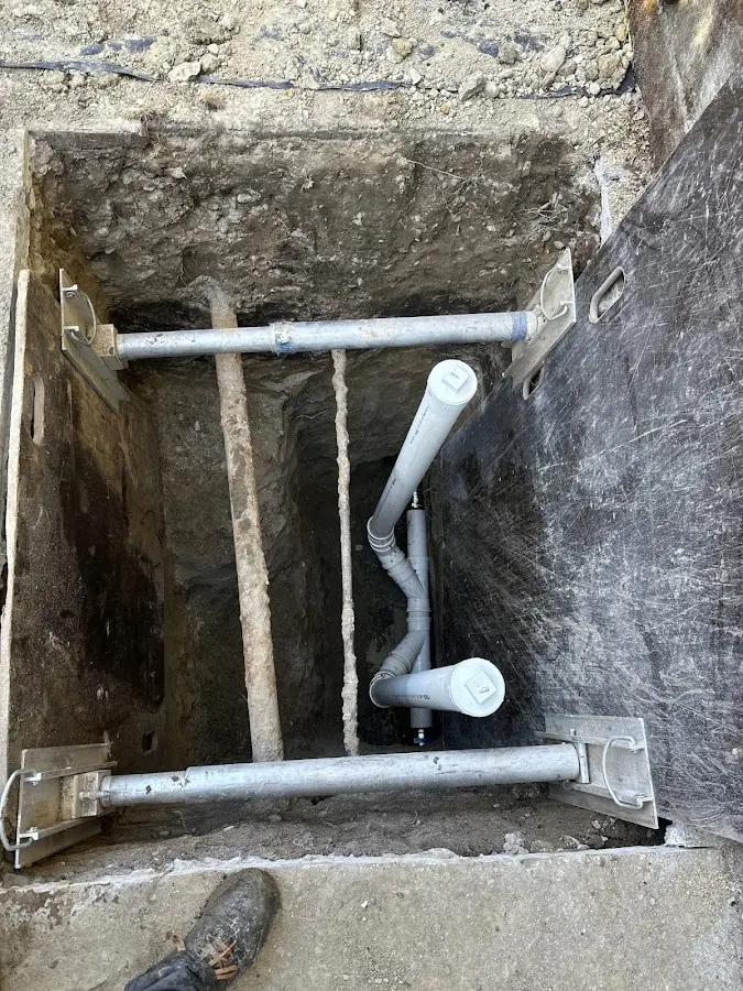 Experienced plumber completing Drain Cleaning work in Crestview